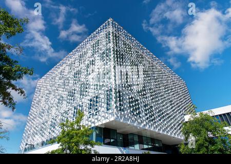 Boston, MA, USA-August 2022; Low angle façade view of Harvard John Paulson School of Engineering and Applied Science (SEAS) on Allston campus Stock Photo