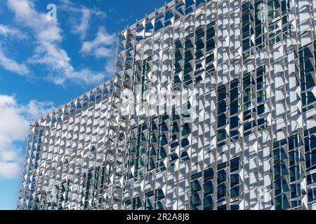 Boston, MA, USA-August 2022; Low angle façade view of Harvard John Paulson School of Engineering and Applied Science (SEAS) on Allston campus Stock Photo