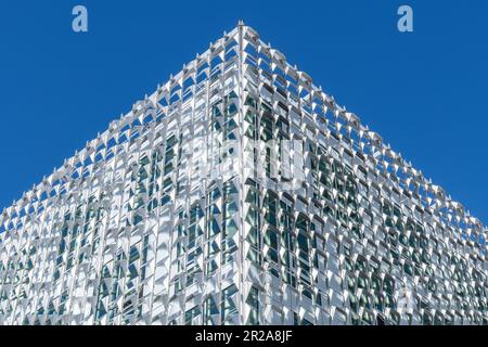 Boston, MA, USA-August 2022; Low angle façade view of Harvard John Paulson School of Engineering and Applied Science (SEAS) on Allston campus Stock Photo