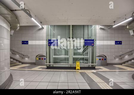 Villach, Bahnhof, Aufzug, Fahrstuhl, Aufzuganlage, Aufzugskabine ...