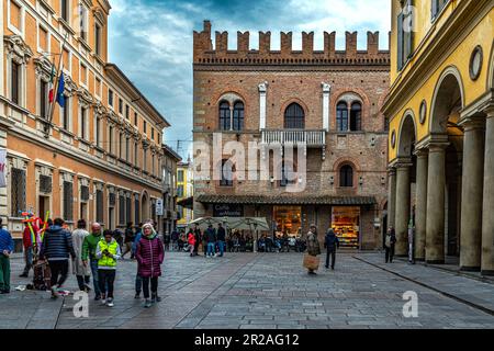 Glimpse of Piazza del Monte with the Palazzo del Capitano del Popolo and the Palazzo del Monte di Pietà. Reggio Emilia, Emilia Romagna, Italy, Europe Stock Photo