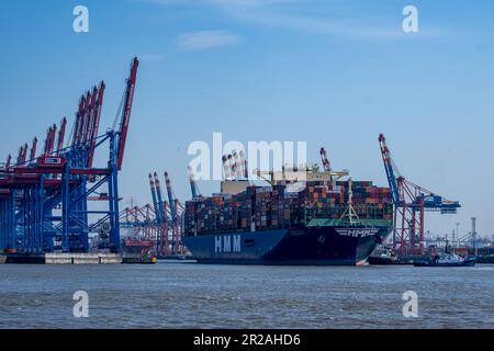 Hamburg, Germany - 04 17 2023: View of the container ship HMM Southampton in Hamburg on the Elbe Stock Photo