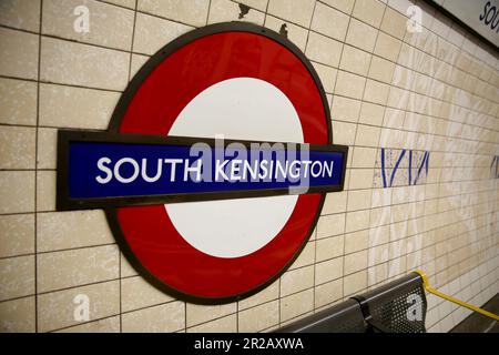 London, UK. 16th May, 2023. South Kensington sign displayed at the London underground station. (Photo by Steve Taylor/SOPA Images/Sipa USA) Credit: Sipa USA/Alamy Live News Stock Photo