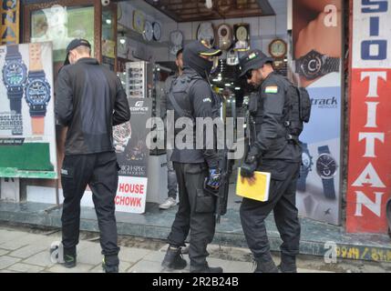 Srinagar, India. 18th May, 2023. NSG Commandos Conduct through searches in lal chowk Ahead of G20 Summit in Srinagar the Summer captial of Indian Administrated Kashmir on May 18, 2023. (Photo by Mubashir Hassan/Pacific Press) Credit: Pacific Press Media Production Corp./Alamy Live News Stock Photo