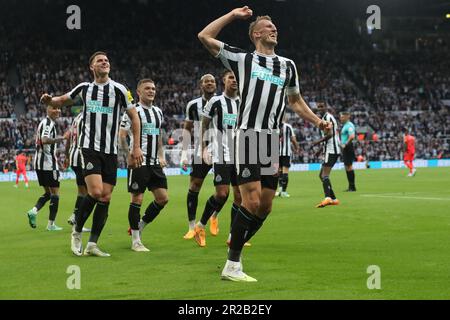 Newcastle United's Dan Burn celebrates after scoring their second goal uring the Premier League match between Newcastle United and Brighton and Hove Albion at St. James's Park, Newcastle on Thursday 18th May 2023. (Photo: Mark Fletcher | MI News) Credit: MI News & Sport /Alamy Live News Stock Photo