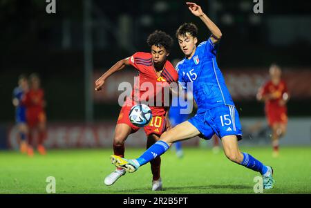 Budapest, Hungary. May 18, 2023, BUDAPEST, HUNGARY - MAY 18:  Alessandro Bassino of Italy in action against Lamine Yamai of Spain during the UEFA European Under-17 Championship Finals 2023 Group B match between Italy and Spain at BSC Stadium on May 18, 2023 in Budapest, Hungary. Photo by, Kredit: Gabriella Barbara - Alamy Live News Stock Photo