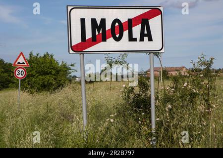 Imola, Italy. May 18th 2023. Formula 1 Qatar Airways Emilia Romagna Grand Prix at Autodromo Enzo e Dino Ferrari, Italy cancelled due to the flooding in the Emilia-Romagna region. Pictured:  End of Imola sign    © Piotr Zajac/Alamy Live News Stock Photo