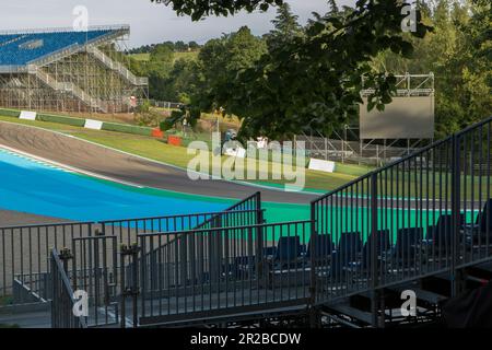 Imola, Italy. May 18th 2023. Formula 1 Qatar Airways Emilia Romagna Grand Prix at Autodromo Enzo e Dino Ferrari, Italy cancelled due to the flooding in the Emilia-Romagna region. Pictured: Empty race track     © Piotr Zajac/Alamy Live News Stock Photo