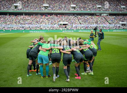 Koeln/Germany. May 18th, 2023 Cologne, Germany. 18th May, 2023. Feature, Team WOB swears in, Alexandra POPP (WOB) gives the speech, team circle, team, team, DFB Pokal women's final 2023, VfL Wolfsburg (WOB) - SC Freiburg (FR) 4: 1, on May 18th, 2023 in Cologne, Germany. # DFB regulations prohibit any use of photographs as image sequences and/or quasi-video # Credit: dpa/Alamy Live News Stock Photo