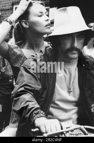 Al Pacino, Cornelia Sharpe, on-set of the Film, 'Serpico', Universal Pictures, 1973 Stock Photo