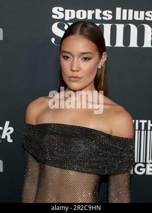 Sports Illustrated model Olivia Ponton walks in the 2021 red carpet