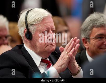 ARCHIVE PHOTO: The SPD turns 160 on May 23, 2023, Helmut SCHMIDT (SPD politician, former chancellor) SPD - federal party conference in Berlin, Germany on 04.12.2011 ?SVEN SIMON#Prinzess-Luise-Strasse 4179 Muelheim/R uhr #tel. 0208/9413250#fax. 0208/9413260#GLSB bank, account no.: 4030 025 100, BLZ 430 609 67# www.SvenSimon.net. Stock Photo