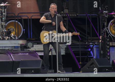 Ferrara, Italy. 18th May, 2023. Bruce Springsteen performs live in Ferrara, Italy, on May 18, 2023. (Photo by Carlo Vergani/Pacific Press/Sipa USA) Credit: Sipa USA/Alamy Live News Stock Photo