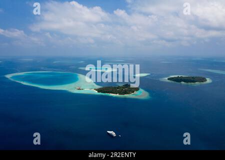 Holiday island Villivaru and Biyaadhoo, South Male Atoll, Indian Ocean, Maldives Stock Photo