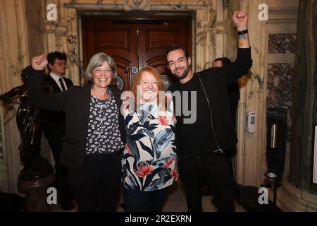 Alliance Party leader Naomi Long (centre) with newly elected Tara Brooks (left) and Micky Murray (right) at Belfast City Hall during the Northern Ireland council elections. Picture date: Friday May 19, 2023. Stock Photo