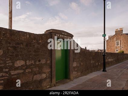 The green door entrance to the Ayr Lawn bowling Green in Scotland Stock Photo