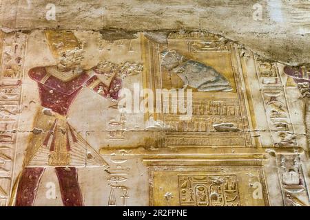 Seti I making an offering to the frog-goddess Heqet, in the Great Temple at Abydos, Egypt Stock Photo