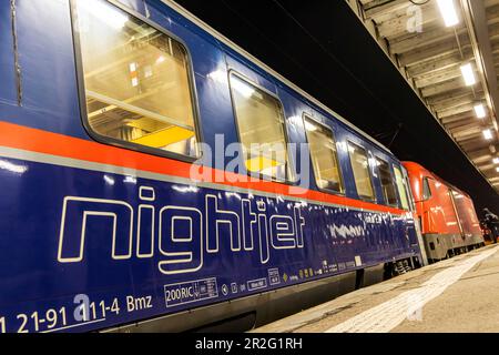 Night train to Venice, sleeping car, Nightjet (NJ) 237 of OeBB at the platform, main station in Stuttgart, Baden-Wuerttemberg, Germany Stock Photo