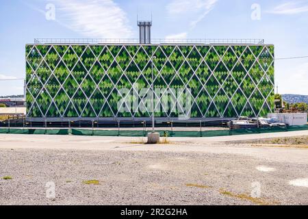 Neckarpark multi-storey car park and energy centre, modern architecture, Bad Cannstatt, Bad Bannstatt, Stuttgart, Baden-Wuerttemberg, Germany Stock Photo