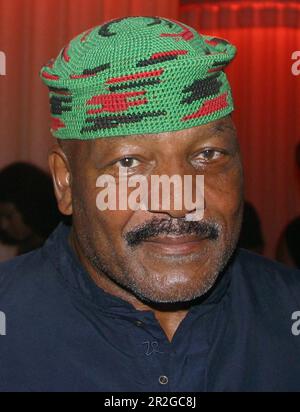 **FILE PHOTO** Jim Brown Has Passed Away. Miami Beach, FL 10-18-2002 Jim Brown Photo by Adam Scull-PHOTOlink /MediaPunch Stock Photo