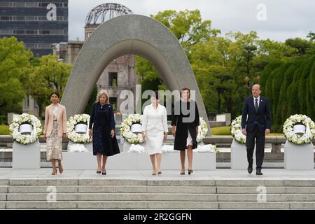 Hiroshima, Japan. 19th May, 2023. The Group of Seven spouses after a wreath ceremony at the Memorial Cenotaph in the Hiroshima Peace Memorial Park on the first day of the G7 Summit, May 19, 2023 in Hiroshima, Japan. Standing from left: Akshata Narayan Murty of the UK, U.S First Lady Jill Biden, Yuko Kishida of Japan, Britta Ernst of Germany, and Heiko von der Leyen, Spouse of the European Union President. Credit: Pool Photo/G7 Hiroshima/Alamy Live News Stock Photo