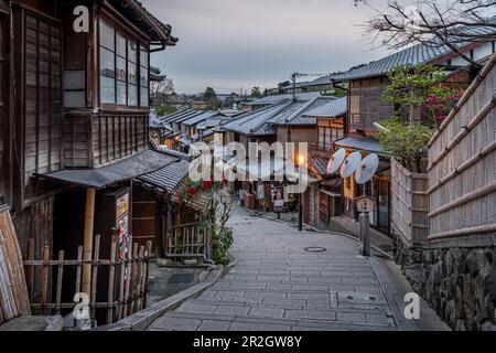 japan-kyoto-higashiyama-