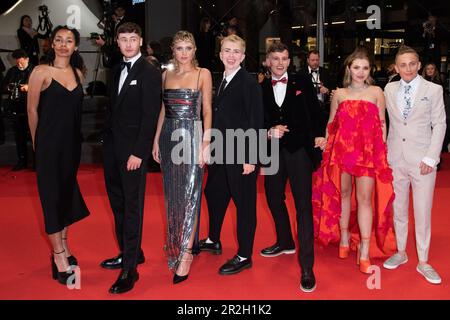 Cannes, France. 19th May, 2023. Laura Ambler, Mia Mckenna-Bruce, Shaun Thomas, Molly Manning Walker, Lara Peake, Samuel Bottomley, Enva Lewis attending Les Filles D'Olfa (Four Daughters) Premiere as part of the 76th Cannes Film Festival in Cannes, France on May 19, 2023. Photo by Aurore Marechal/ABACAPRESS.COM Credit: Abaca Press/17�Թ����� Live News Stock Photo