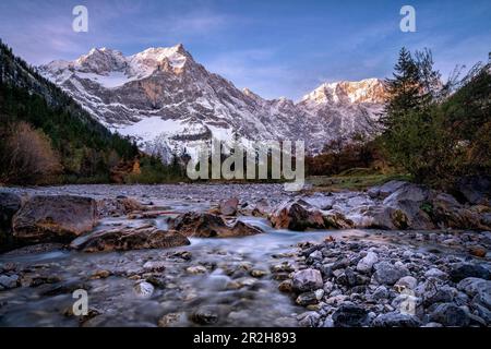 October morning in the Riss Valley with a view of the Spritzkarspitze and the Gumpenkarspitze, Karwendel, Tyrol, Austria, Europe Stock Photo