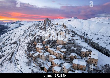 Winter view of the snowy medieval village of Rocca Calascio with the castle on top of the hill at dusk, Rocca Calascio Stock Photo