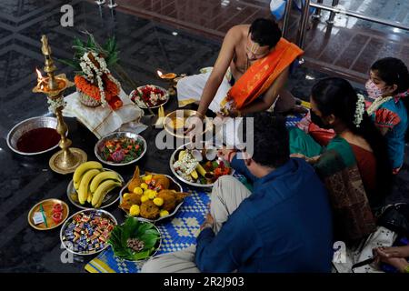 Sri Srinivasa Perumal Hindu temple, Hindu priest (Brahmin) performing puja ceremony and rituals, Singapore, Southeast Asia, Asia Stock Photo