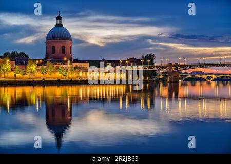 Bridge over the Garonne with illuminated Dome de la Grave, Toulouse, Canal du Midi, UNESCO World Heritage Canal du Midi, Occitania, France Stock Photo