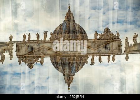 Statues on the surrounding walls of Vatican city in Rome, Italy Stock Photo