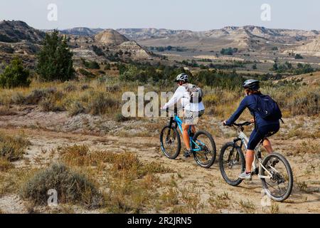 Mountain biker, Maah Daah Hey Trail, Medora, North Dakota, USA Stock Photo