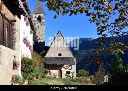 Sankt Peter near Lajen near Klausen above the Eisacktal, South Tyrol, Italy Stock Photo