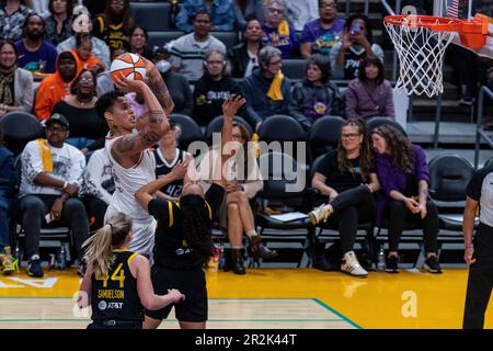 Los Angeles, USA. 19th May, 2023. WNBA Los Angeles Sparks - Phoenix Mercury: Phoenix Mercury center Brittney Griner (42) throws the ball. Credit: Maximilian Haupt/dpa/Alamy Live News Stock Photo