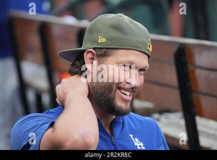 Los Angeles Dodgers pitcher Clayton Kershaw (22) argues with first base  umpire Brian O'Nora during an MLB regular season game against the Chicago  Cubs Stock Photo - Alamy