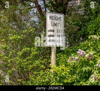 old weight limit size stating weights for trucks Stock Photo