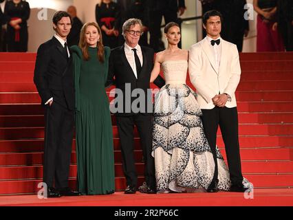 (Left to right) Cory Michael Smith, Julianne Moore, Todd Haynes, Natalie Portman and Charles Melton attending the premiere for May December during the 76th Cannes Film Festival in Cannes, France. Picture date: Saturday May 20, 2023. Photo credit should read: Doug Peters/PA Wire Stock Photo