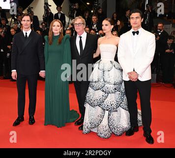 Cannes, France. 20th May, 2023. American actresses Natalie Portman, Julianne Moore, actors Cory Michael Smith, Charles Melton and director Todd Haynes attend the premiere of May December at the 76th Cannes Film Festival at Palais des Festivals in Cannes, France on Saturday, May 20, 2023. Photo by Rune Hellestad/ Credit: UPI/Alamy Live News Stock Photo