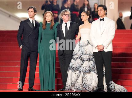 Cannes, Cannes, France. 20th May, 2023. CORY MICHAEL SMITH, JULIANNE MOORE, TODD HAYNES, NATALIE PORTMAN, and CHARLES MELTON attend the screening and red carpet event for the movie 'May December', directed by Todd Haynes, which will be showcased out of competition, during the 76th annual Cannes film festival at Palais des Festivals on May 20, 2023 in Cannes, France. (Credit Image: © Alexandra Fechete/ZUMA Press Wire) EDITORIAL USAGE ONLY! Not for Commercial USAGE! Stock Photo