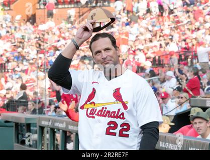 Los Angeles Dodgers catcher Mike Piazza sports a new mask at spring  training in Vero Beach, Fl. Monday, Feb. 24, 1997. The mask is a design  that evolved from a hockey goalie