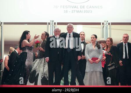 Cannes, France. 21st May, 2023. US director Martin Scorsese poses with his wife Helen Morris (2ndR) and daughters Cathy (L) and Francesca attend the ''Killers Of The Flower Moon'' red carpet during the 76th annual Cannes film festival at Palais des Festivals on May 20, 2023 in Cannes, France. (Photo by Daniele Cifala/NurPhoto) Credit: NurPhoto SRL/Alamy Live News Stock Photo