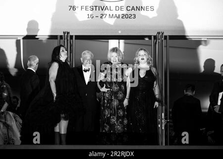 Cannes, France. 21st May, 2023. US director Martin Scorsese poses with his wife Helen Morris (2ndR) and daughters Cathy (L) and Francesca attend the ''Killers Of The Flower Moon'' red carpet during the 76th annual Cannes film festival at Palais des Festivals on May 20, 2023 in Cannes, France. (Photo by Daniele Cifala/NurPhoto) Credit: NurPhoto SRL/Alamy Live News Stock Photo