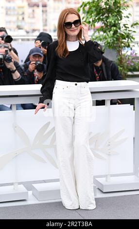 Cannes, France. 21st May, 2023. Cannes, France. May 21th, 2023 Julianne Moore at the photocall for May December, part of the 76th Cannes Film Festival, Palais des Festival. Credit: Doug Peters/Alamy Live News Stock Photo