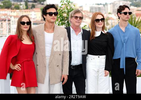 Cannes, France. 21st May, 2023. Natalie Portman, Charles Melton, Todd Haynes, Julianne Moore und Cory Michael Smith beim Photocall zum Kinofilm 'May December' auf dem Festival de Cannes 2023/76. Internationale Filmfestspiele von Cannes am Palais des Festivals. Cannes, 21.05.2023 Credit: Geisler-Fotopress GmbH/Alamy Live News Stock Photo