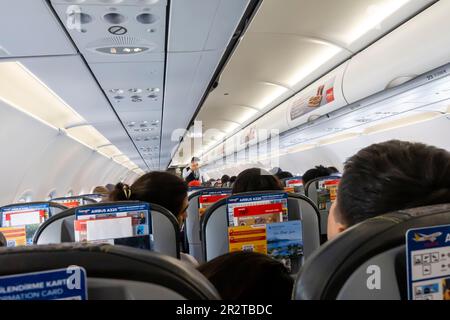 A male flight attendant demonstrating breathing oxygen mask to passengers in a Boeing 737 operated by Pegasus airlines Stock Photo