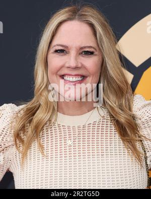 Mary McCormack arrives at The Charlize Theron Africa Outreach Project