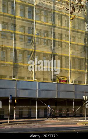 scaffolding with yellowish transparent tarpaulin on a building at Kaiser-Wilhelm-Ring, Cologne, Germany. Baugeruest mit gelblich transparenter Plane a Stock Photo