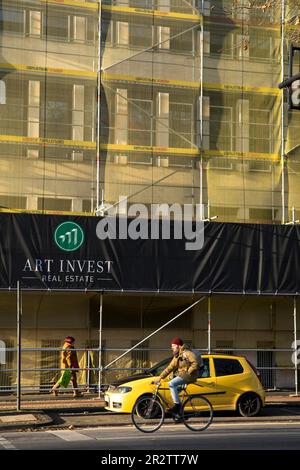 scaffolding with yellowish transparent tarpaulin on a building at Kaiser-Wilhelm-Ring, Cologne, Germany. Baugeruest mit gelblich transparenter Plane a Stock Photo