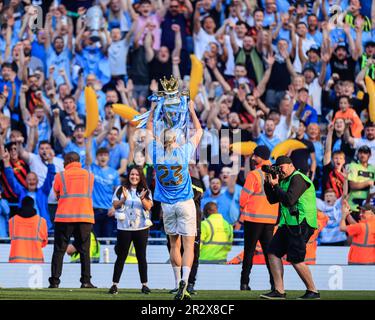 Manchester, UK. 21st May, 2023. Erling Håland #9 of Manchester City lifts the Premier League Trophy and shows it to the fans during the Premier League match Manchester City vs Chelsea at Etihad Stadium, Manchester, United Kingdom, 21st May 2023 (Photo by Conor Molloy/News Images) in Manchester, United Kingdom on 5/21/2023. (Photo by Conor Molloy/News Images/Sipa USA) Credit: Sipa USA/Alamy Live News Stock Photo